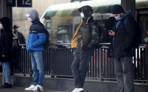 Menschen mit Maske (Archiv) - Foto: über dts Nachrichtenagentur