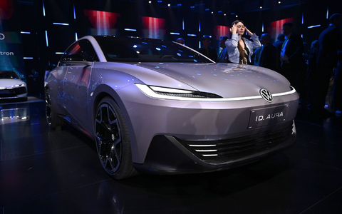 Volkswagen stellte einen SUV für sechs Leute vor.  - Foto: Johannes Neudecker/dpa