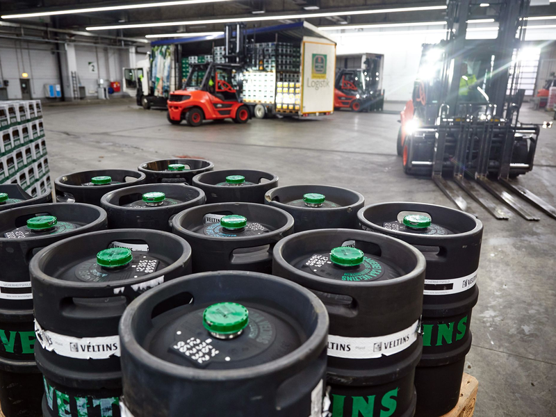 Eingetrübte Exportaussichten für deutsches Bier außerhalb der EU. Veltins setzt auf Märkte in Europa.  - Foto: Bernd Thissen/dpa