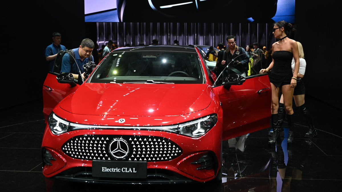 In China sind einige deutsche Autobauer im Luxussegment unterwegs und damit von der neuen Regelung betroffen. (Symbolbild)  - Foto: Johannes Neudecker/dpa