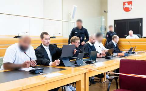 In dem Korruptionsprozess vor dem Landgericht Hannover ist der Boxtrainer (links) des verdächtigen Staatsanwalts mitangeklagt. (Archivbild) - Foto: Moritz Frankenberg/dpa