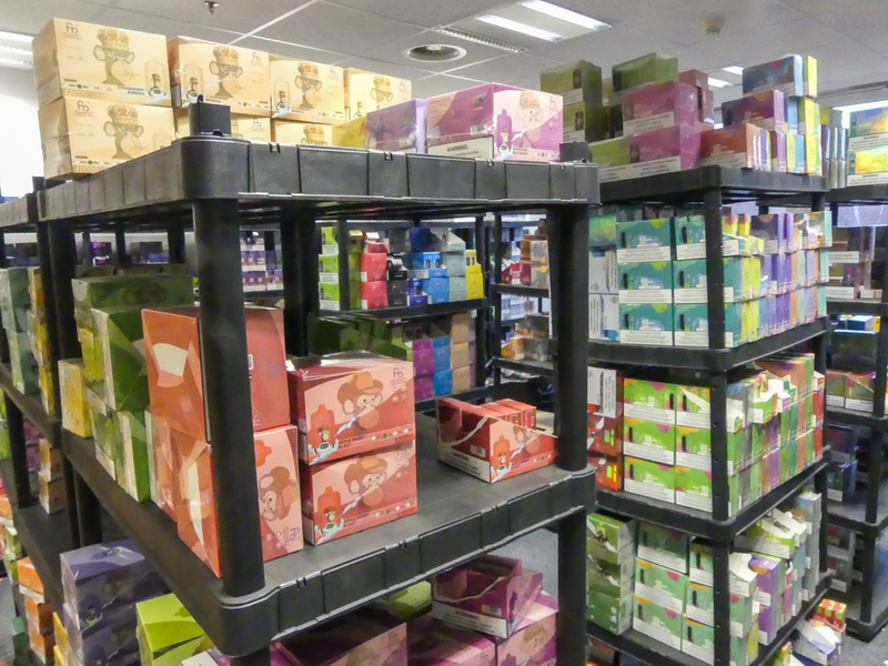 ZOLL-HH: 730.000 Euro Steuerschaden verhindert; Illegale E- Zigaretten mit rund 3 Millionen ml Liquid sichergestellt - Foto: presseportal.de