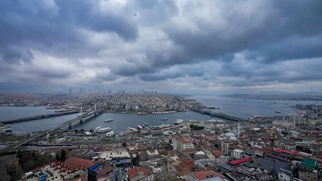 Mehrere Erdbeben haben Istanbul erschüttert. (Archivfoto) - Bild: Emrah Gurel/AP