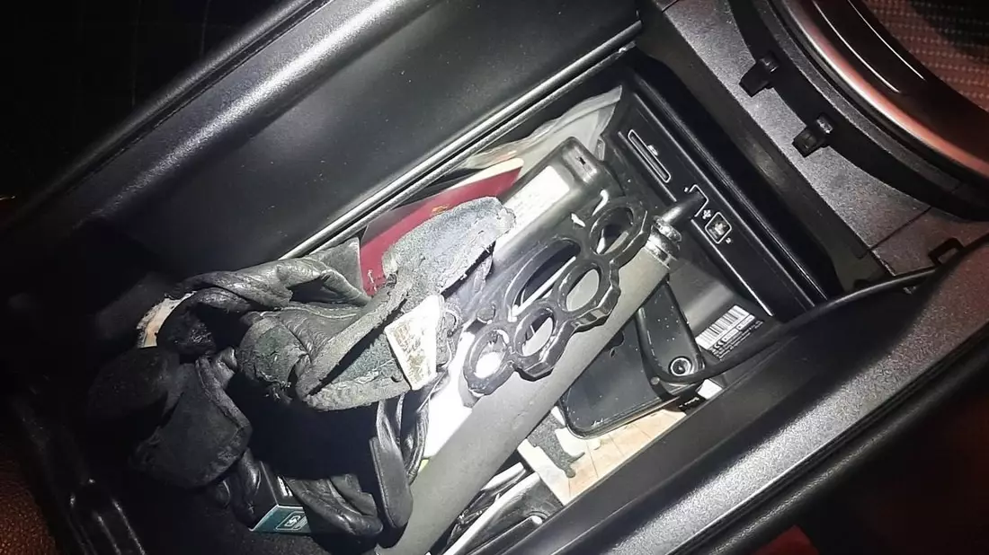 Bundespolizeidirektion München: Bundespolizei sucht Bargeld und findet Waffen - Bild: presseportal.de