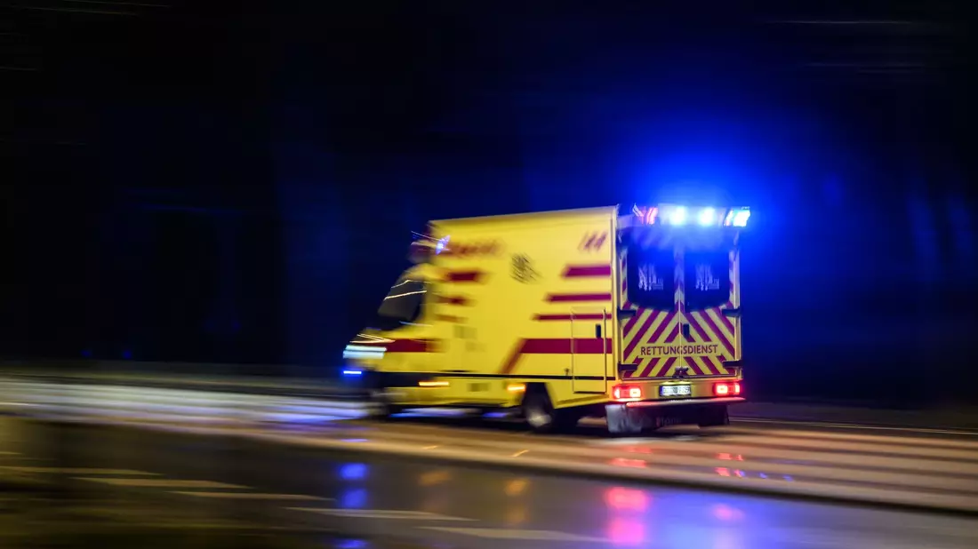 Nach einem Unfall auf der A19 konnten ein Vater und sein Sohn nicht mehr gerettet werden. (Symbolbild) - Bild: Robert Michael/dpa