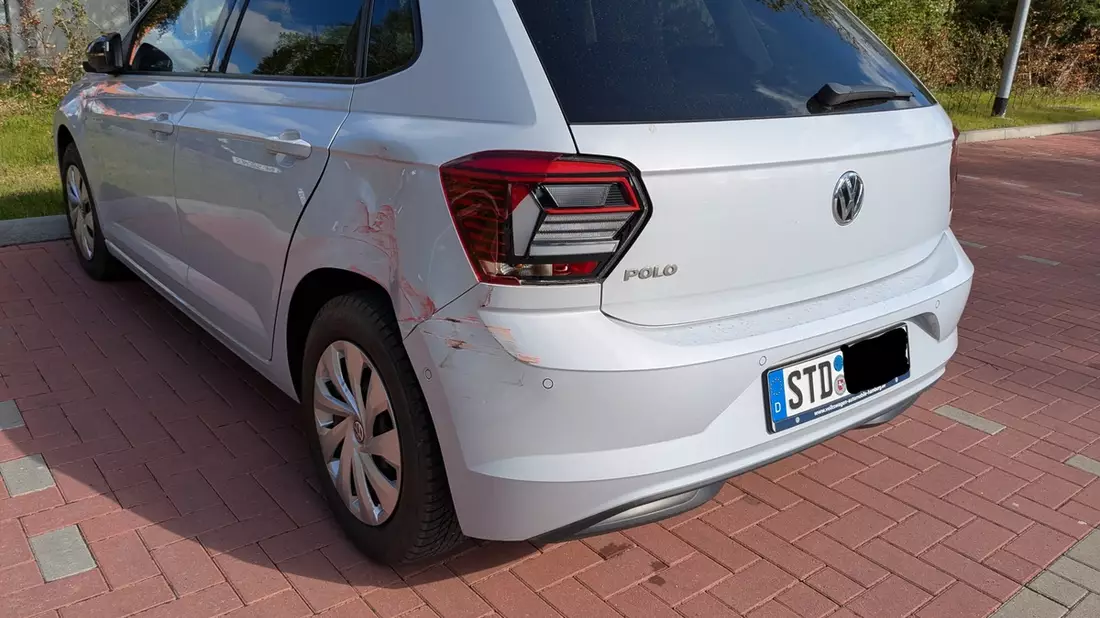 POL-CUX: Verkehrsunfallflucht beim Osterfeuer in Mittelstenahe - Zeugenaufruf (Foto im Anhang) - Bild: presseportal.de