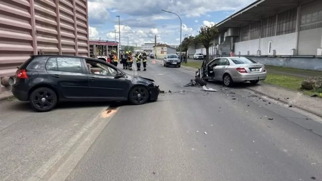 POL-OF: Verletzter bei Frontalzusammenstoß zweier Autos - Bild: presseportal.de