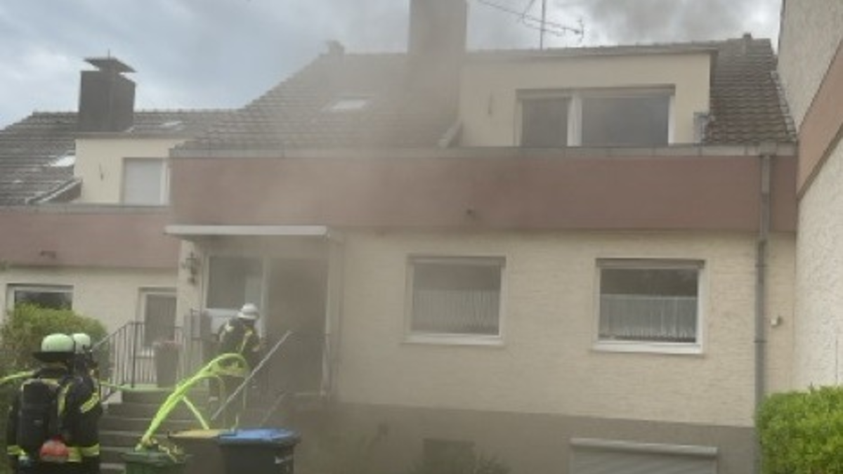 FW-BN: Dachgeschosswohnung nach Küchenbrand nicht mehr bewohnbar - eine leicht verletzte Person - Foto: presseportal.de