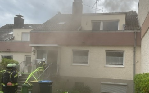 FW-BN: Dachgeschosswohnung nach Küchenbrand nicht mehr bewohnbar - eine leicht verletzte Person - Foto: presseportal.de