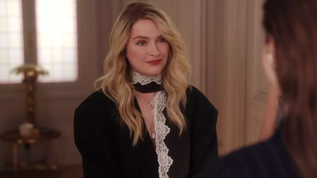 Camille Razat als Camille in der Serie «Emily in Paris». - Bild: -/Netflix/dpa
