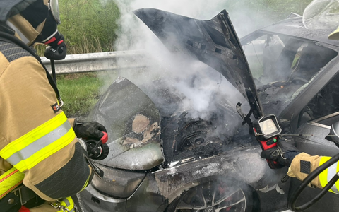 FW Bremerhaven: PKW-Brand auf der BAB 27 - Foto: presseportal.de