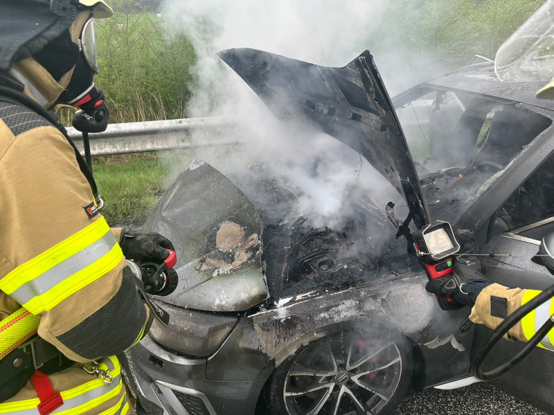 FW Bremerhaven: PKW-Brand auf der BAB 27 - Foto: presseportal.de