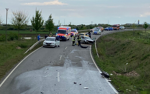 POL-PDNW: Nachtragsmeldung: Schwerer Verkehrsunfall auf der B271 bei Kirchheim. - Foto: presseportal.de