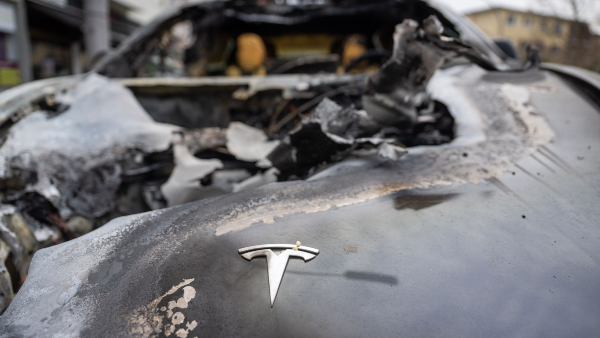 Tesla verliert weiter Marktanteile in Europa. (Archivbild)  - Foto: Christophe Gateau/dpa
