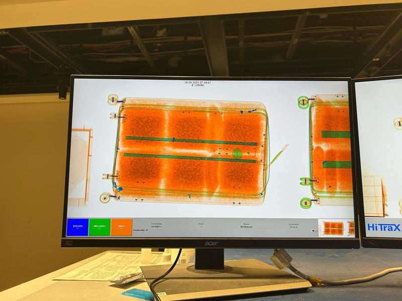 HZA-P: Größter Cannabisaufgriff in der Geschichte des Flughafens BER / Zollhündin Heidi entdeckt 68 Kilogramm Cannabis bei zwei Reisenden aus Bangkok - doch dabei bleibt es nicht - Foto: presseportal.de