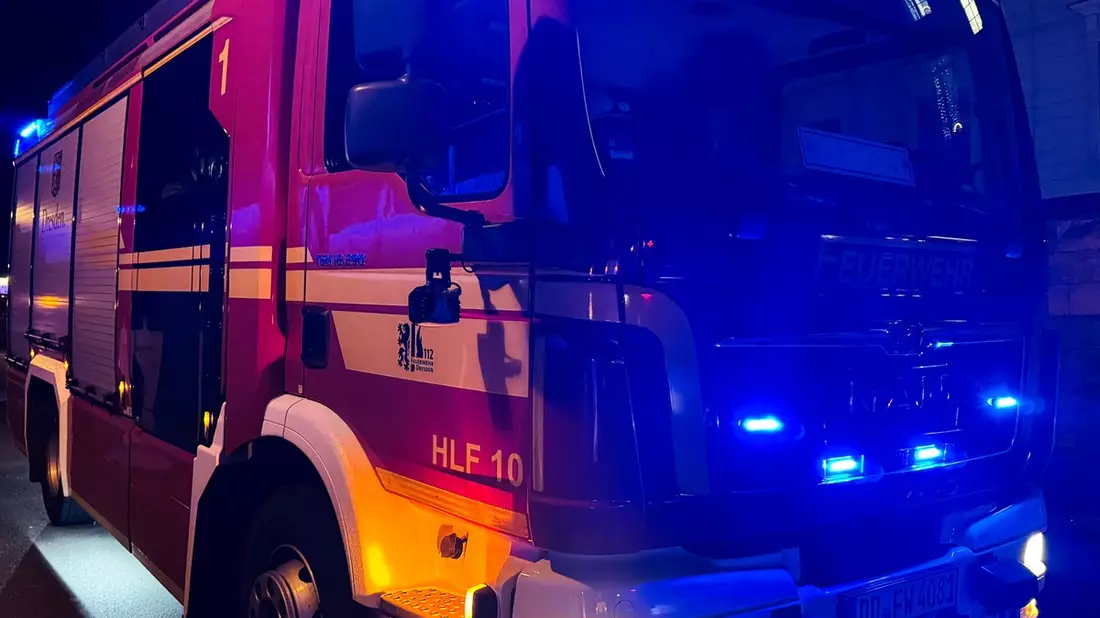 FW Dresden: Brand eines Kleintransporters - Bild: presseportal.de