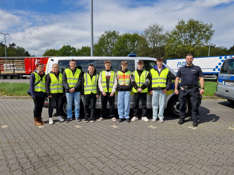 POL-EL: Nordhorn - Polizeiliches Präventionsprojekt mit Berufsschülern - Foto: presseportal.de