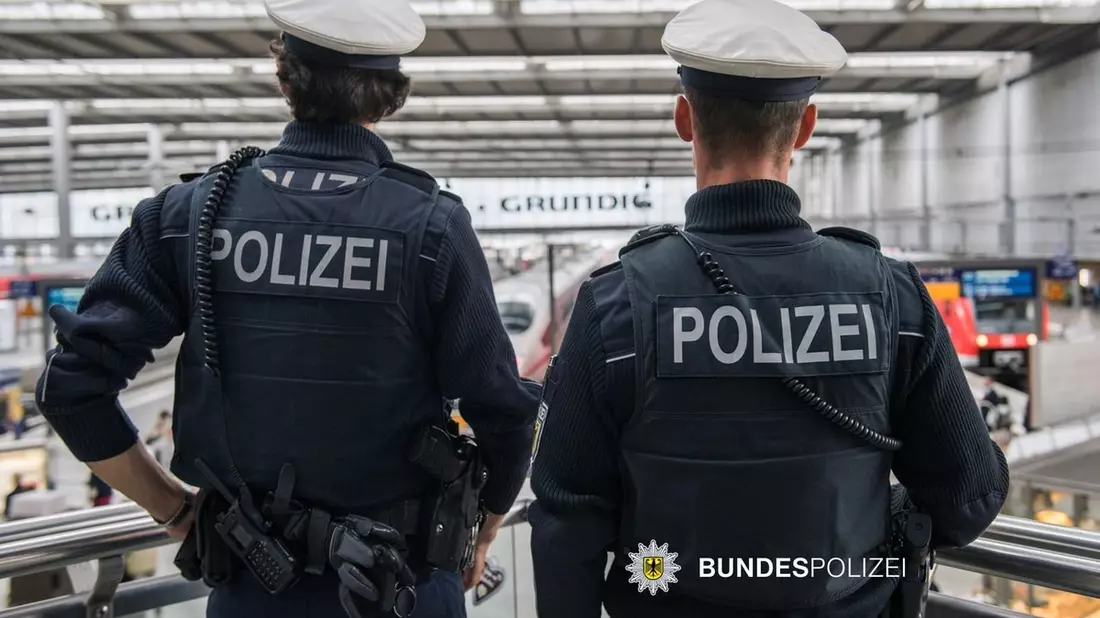 Bundespolizeidirektion München: Attacke mit zerbrochenem Glasflaschenhals - Mädchenduo erneut gewalttätig - Bild: presseportal.de