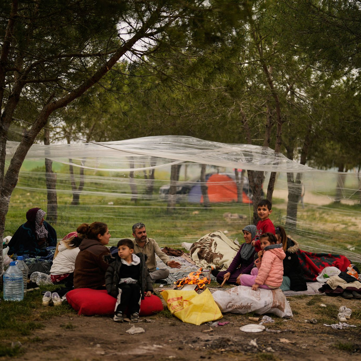 Die Angst vor einem großen Beben ist groß. - Foto: Khalil Hamra/AP/dpa