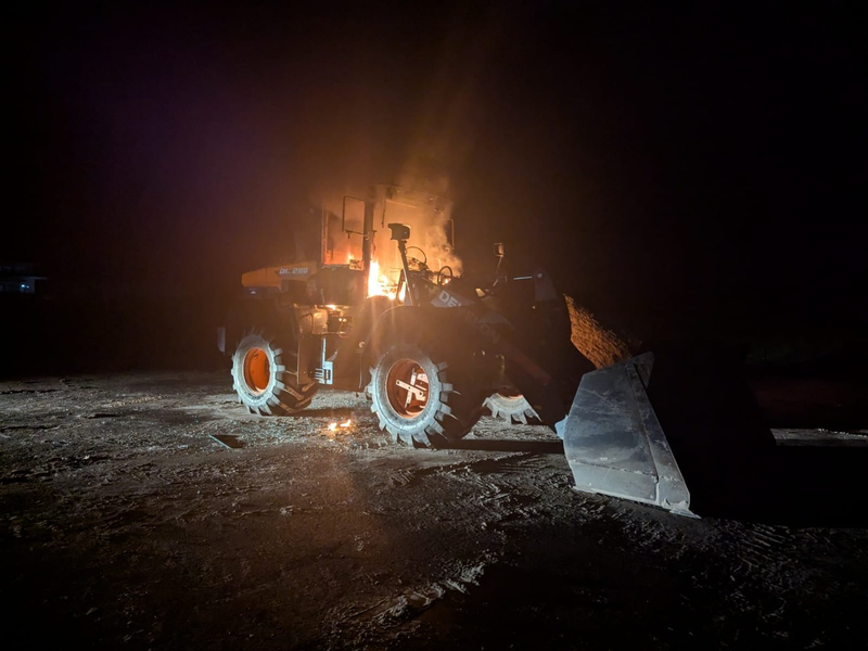 POL-WHV: Brand eines Radladers in Varel - Foto: presseportal.de