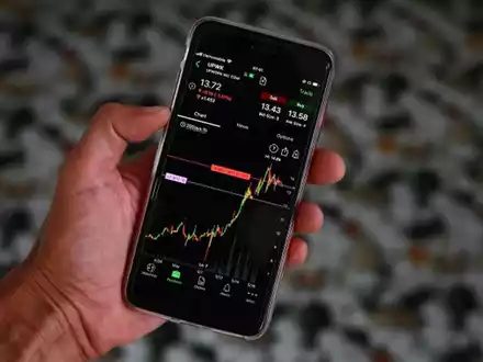 Online-Trading bietet für Einsteiger einige Risiken, aber auch ganz besondere Chancen.  - Foto: sergeitokmakov via pixabay.com