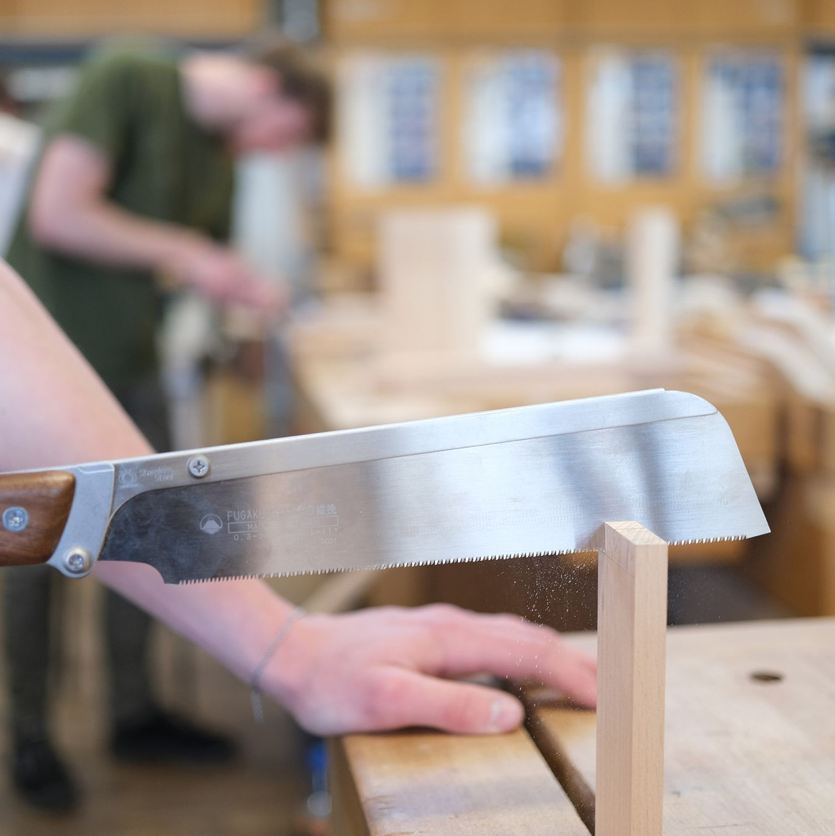 Auch als Azubi verdient man laut DIHK nicht schlecht. - Foto: Bernd Weissbrod/dpa