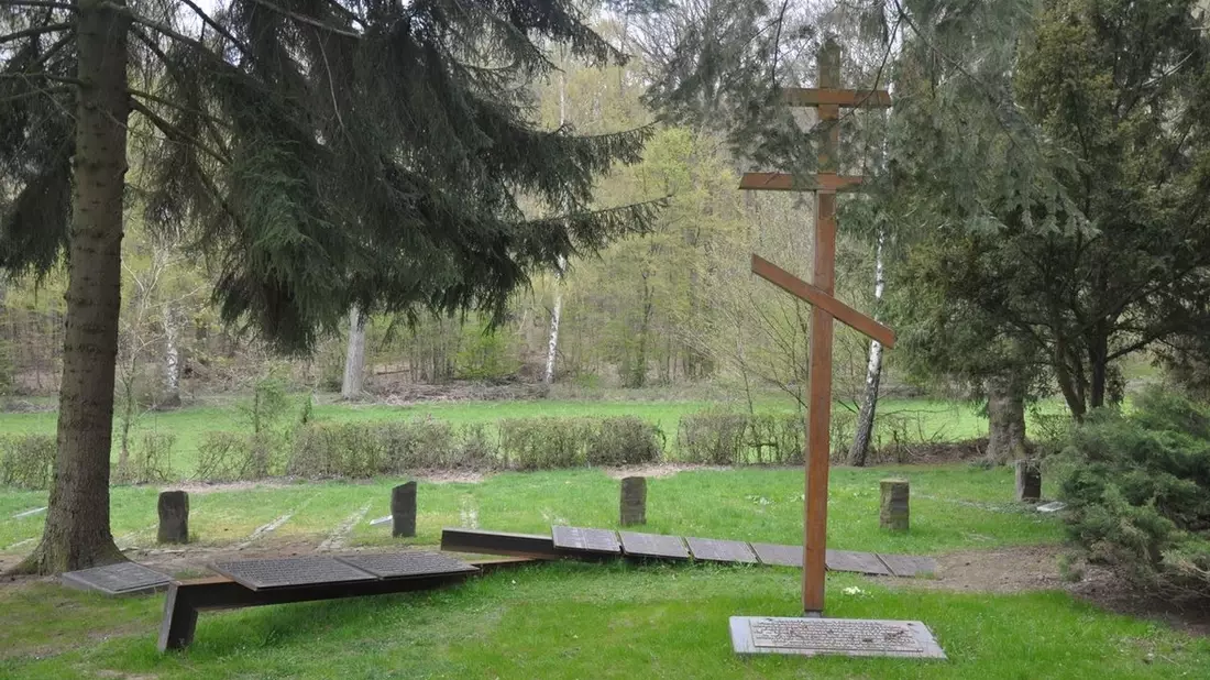 POL-HR: Unbekannte stehlen Gedenkplatten aus Bronze - Polizei sucht Zeugen - Bild: presseportal.de