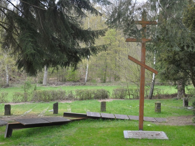 POL-HR: Unbekannte stehlen Gedenkplatten aus Bronze - Polizei sucht Zeugen - Foto: presseportal.de