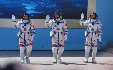 Die chinesischen Astronauten der Mission «Shenzhou 20» sollen sechs Monaten auf Chinas Raumstation «Tiangong» leben. (Archivbild) - Foto: Andy Wong/AP/dpa