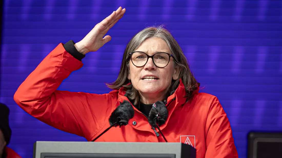 IG-Metall-Chefin Benner verlangt von den Betrieben Investitionen. (Archivbild) - Bild: Moritz Frankenberg/dpa
