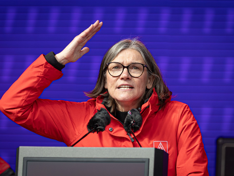 IG-Metall-Chefin Benner verlangt von den Betrieben Investitionen. (Archivbild) - Foto: Moritz Frankenberg/dpa