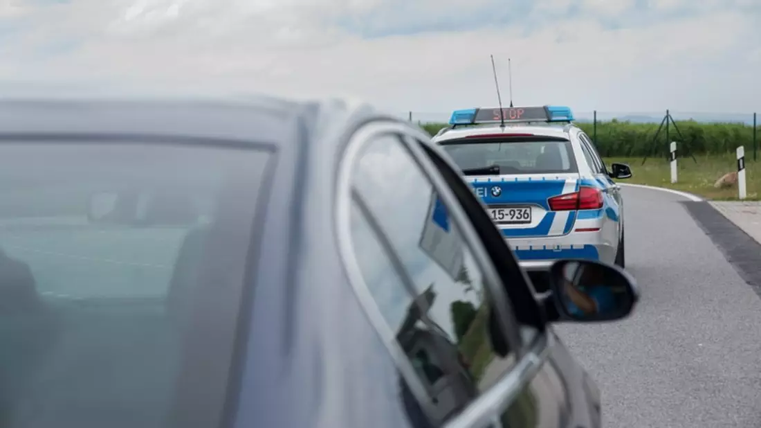 Bundespolizeidirektion München: Pass nur auf dem Smartphone/ Bundespolizei bringt Algerier in Abschiebehaft - Bild: presseportal.de