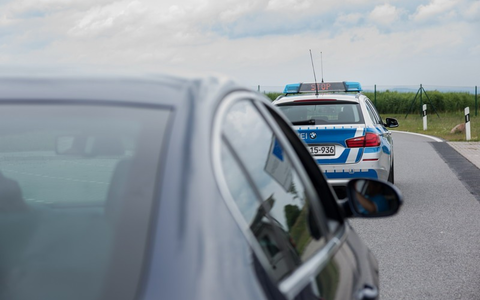 Bundespolizeidirektion München: Pass nur auf dem Smartphone/ Bundespolizei bringt Algerier in Abschiebehaft - Foto: presseportal.de