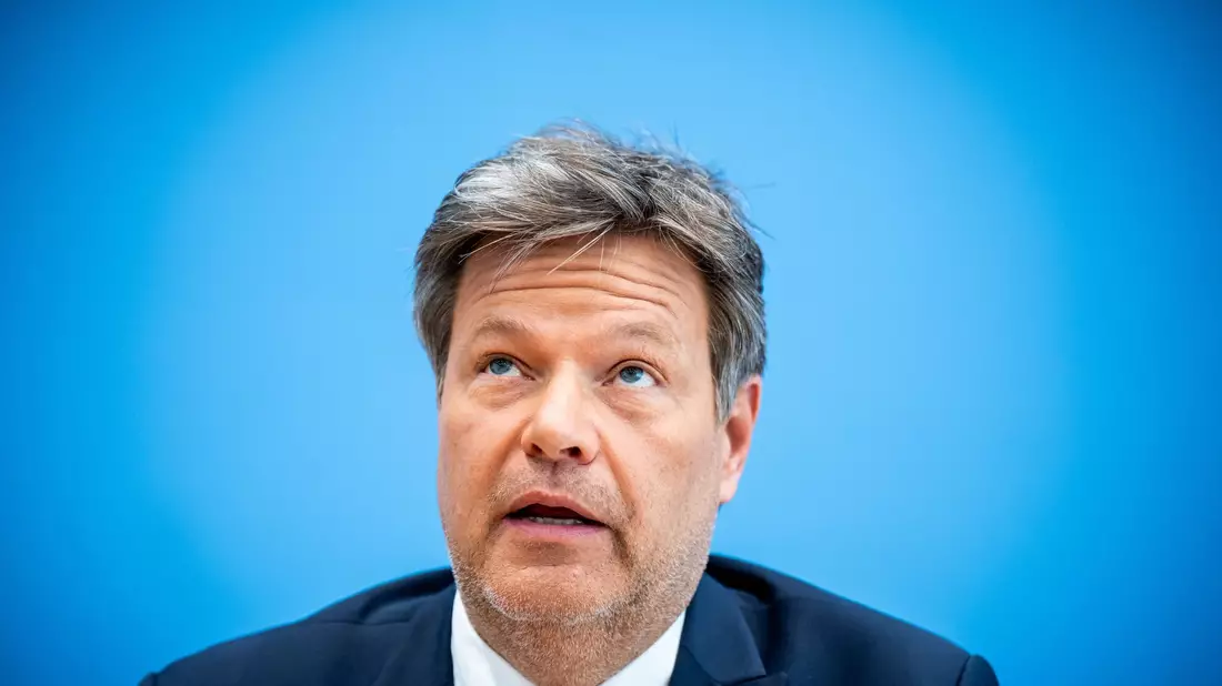 Der geschäftsführende Wirtschaftsminister Habeck erwartet eine Stagnation. (Archivbild) - Bild: Michael Kappeler/dpa