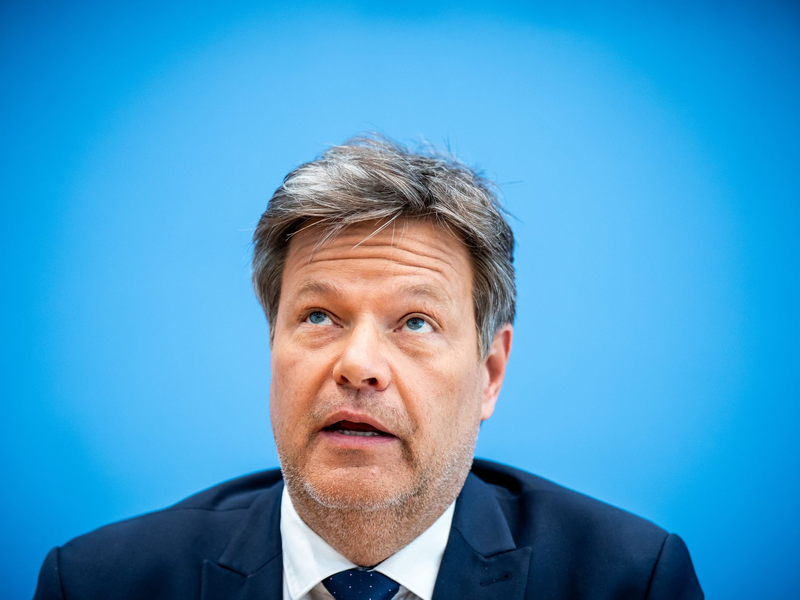 Der geschäftsführende Wirtschaftsminister Habeck erwartet eine Stagnation. (Archivbild) - Foto: Michael Kappeler/dpa