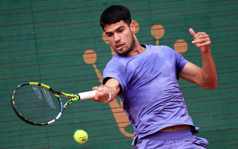 Wegen einer Verletzung kann Carlos Alcaraz nicht in Madrid an den Start gehen. - Foto: Valery Hache/AFP/dpa