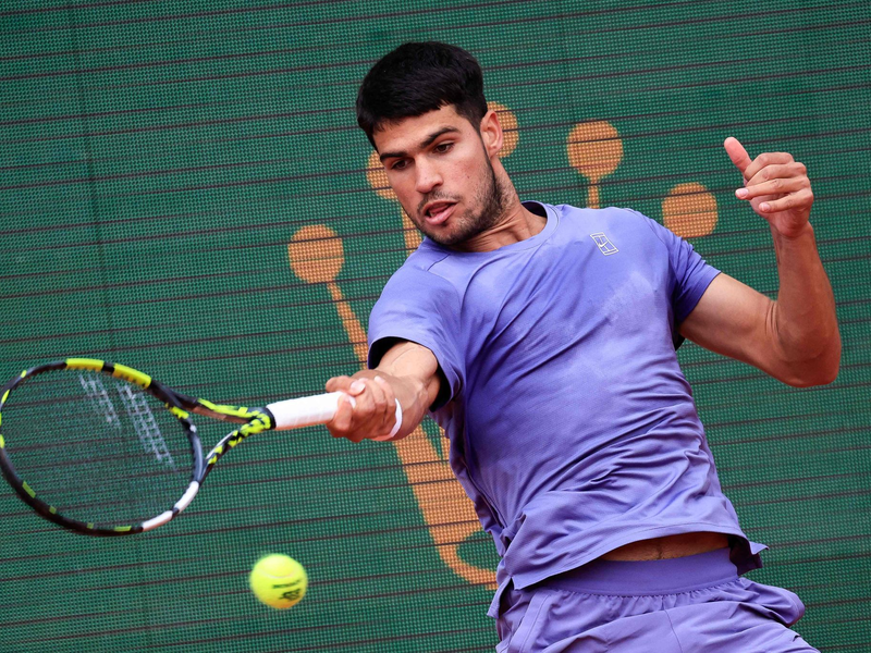Wegen einer Verletzung kann Carlos Alcaraz nicht in Madrid an den Start gehen. - Foto: Valery Hache/AFP/dpa