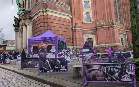 Tierschutzprotest zum Kirchentag: Motto mutig - stark - beherzt sollte auch für Tierschutz gelten - Foto: presseportal.de
