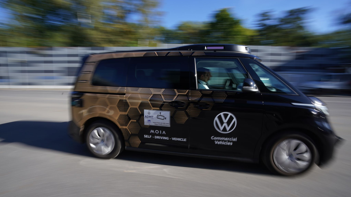 Volkswagen und Fahrdienstvermittler Uber arbeiten auf dem US-Markt zusammen. (Archivbild)  - Foto: Marcus Brandt/dpa