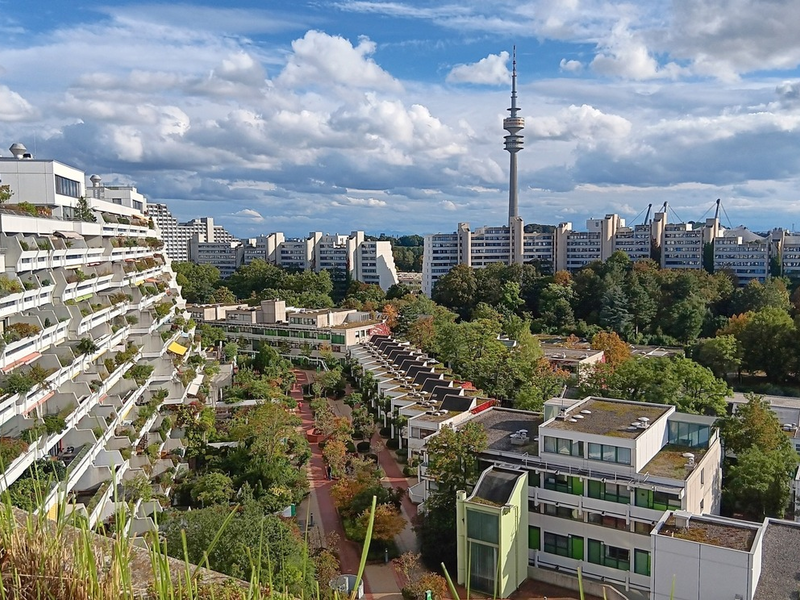 Photovoltaik trifft auf Denkmalschutz: Analyse zeigt hohes Potenzial für Solarstrom im Olympiadorf München - Foto: presseportal.de