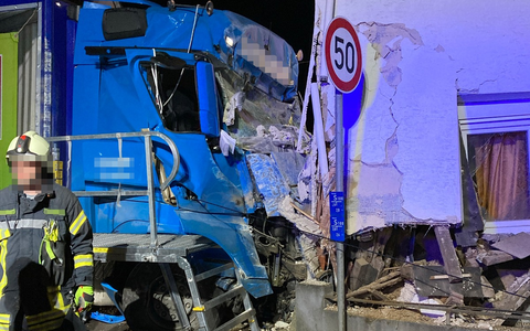 POL-GI: LKW in Hauswand gekracht + Einbruch in Schule + Getränkedosen entwendet + Zwei verletzte Quadfahrer und rund 15.000 Euro Sachschaden sind die Bilanz eines Unfalls + Unfallfluchten - Foto: presseportal.de