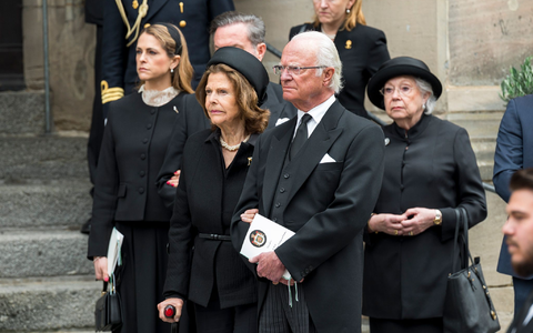 Der Trauerzug führte durch Coburg.  - Foto: Daniel Vogl/dpa