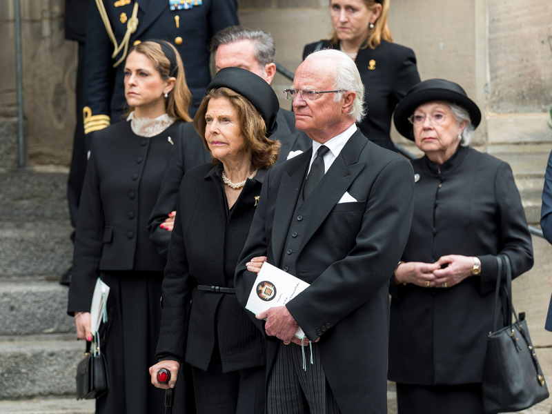 Der Trauerzug führte durch Coburg.  - Foto: Daniel Vogl/dpa