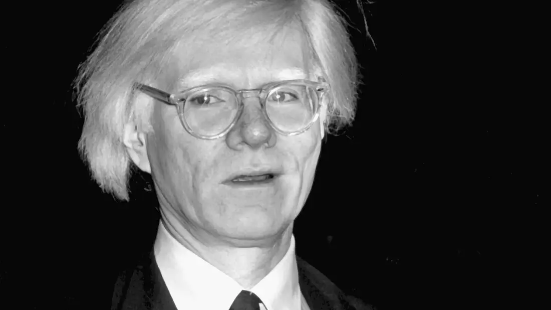 Allein der Siebdruck des Pop-Art-Künstlers Warhol aus seiner berühmten Königinnen-Serie von 1985 war etwa 15 000 Euro wert. (Archivbild) - Bild: Horst Ossinger/dpa