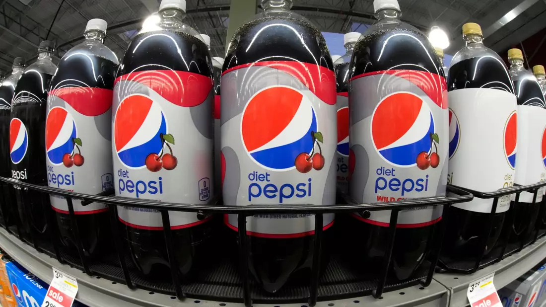 Bald wieder bei Edeka und Netto erhältlich: Pepsi. (Archivbild) - Bild: Gene J. Puskar/AP/dpa