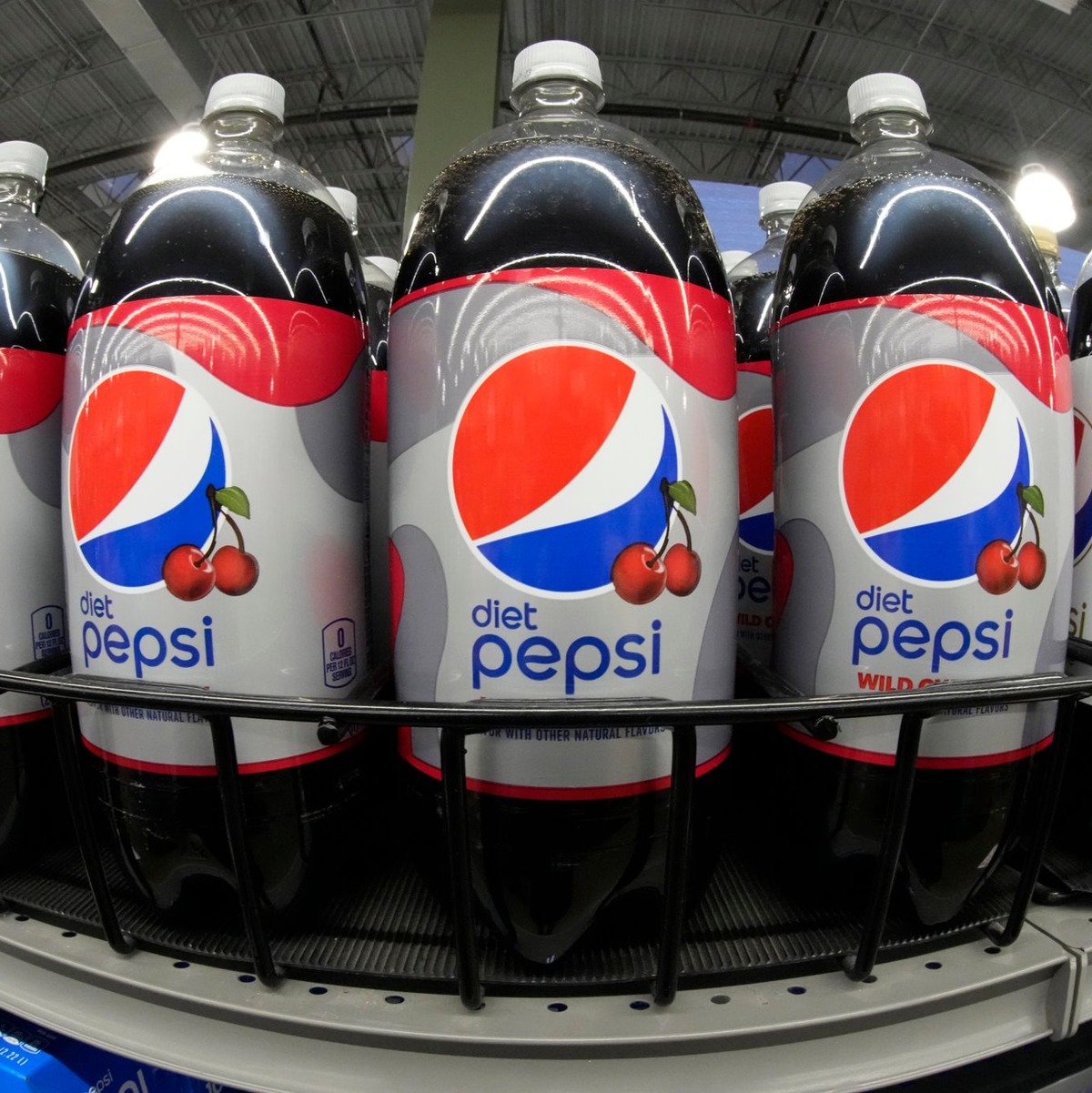 Bald wieder bei Edeka und Netto erhältlich: Pepsi. (Archivbild) - Foto: Gene J. Puskar/AP/dpa