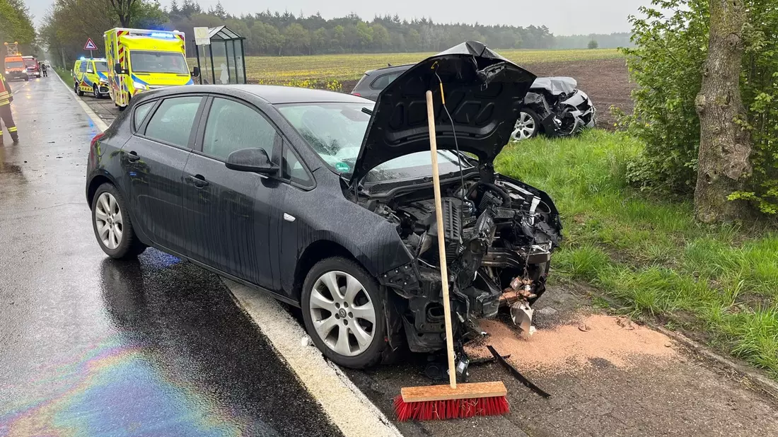 POL-CUX: Schwerer Verkehrsunfall nach Überholvorgang auf der Hagener Landstraße (Foto im Anhang) - Bild: presseportal.de