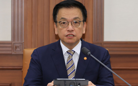 Südkoreas Finanzminister hat sich optimistisch über eine Einigung mit der US-Regierung über die angedrohten Zölle geäußert. (Archivfoto) - Foto: Uncredited/YONHAP via AP/dpa