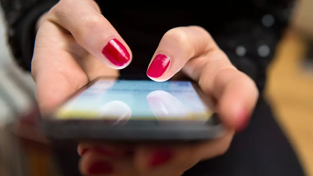 Beim Online-Dating-Burnout handelt es sich um ein psychosomatisches Syndrom. (Symbolbild) - Bild: picture alliance / Sebastian Gollnow/dpa