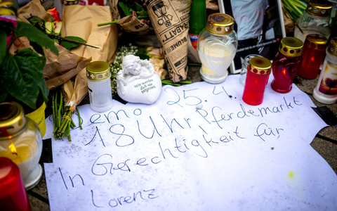 Betroffenheit gibt es vor Ort, aber auch in den sozialen Medien. - Foto: Sina Schuldt/dpa